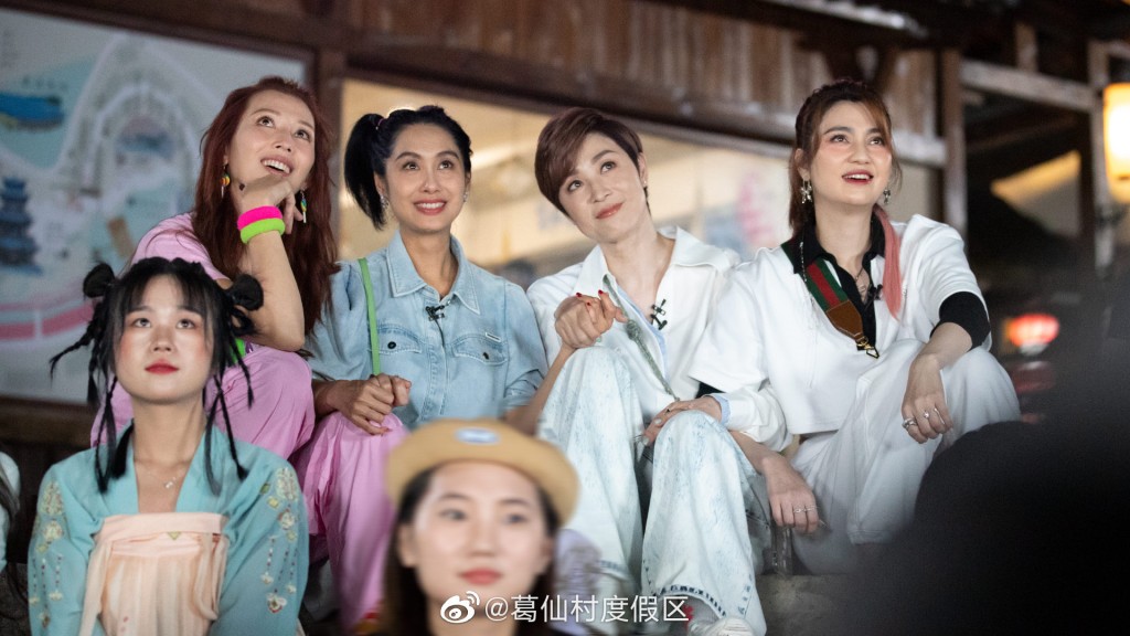 四人去年曾一同拍內地節目《請吃飯的姐姐》。